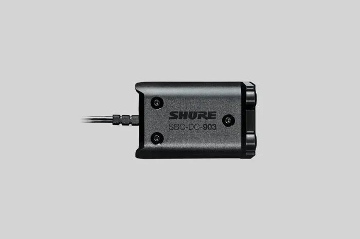 Shure SBC-DC-903 – DC Netzteil für SLXD5 mobiler Empfänger, 1x Batteriefachabdeckung,