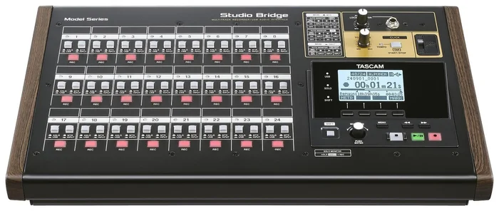 Tascam STUDIOBRIDGE – 24 Spur Rekorder und Audio-Interface mit SD Karte