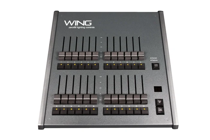 Zero88 ZerOS Wing Fader-Erweiterung, incl. feet & brackets